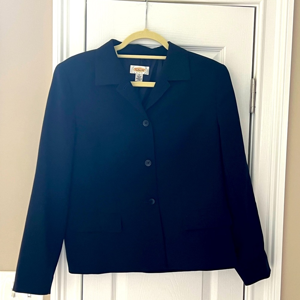 Like New Talbots Petite Women’s Cropped Navy Blue Blazer